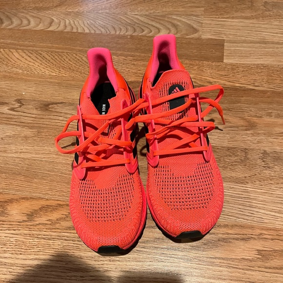 Ultra boost in a citrus colorway - Picture 3 of 3